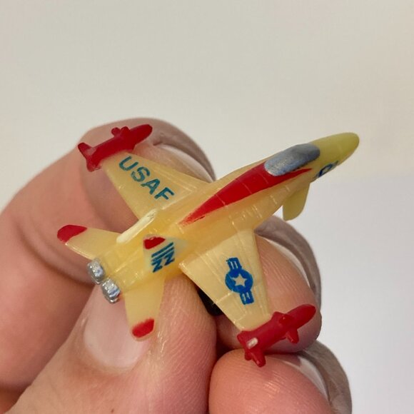 Micro Machines Military F-18 Hornet Fighter Aircraft USAF Yellow Funrise 1988 - Picture 3 of 8